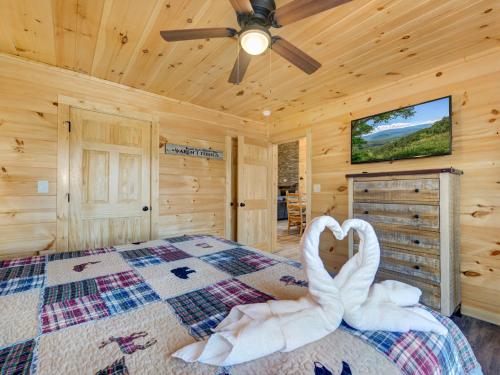 Fire in the Sky 5BRs New Build Hot Tub Pool Access Sleeps 12 - image 11