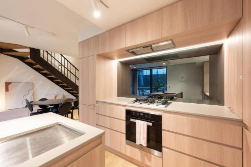 Stunning 3-bed Townhouse in South Yarra w Parking