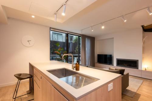 Stunning 3-bed Townhouse in South Yarra w Parking