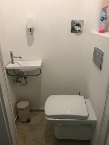 Szenes-House Apartman - image 3