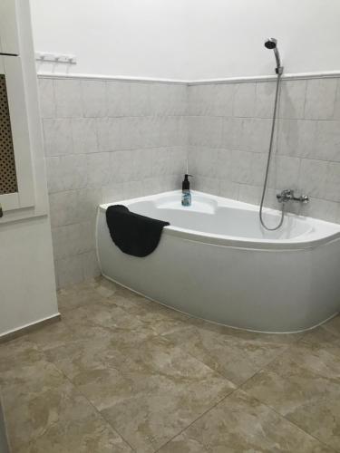 Szenes-House Apartman - image 13