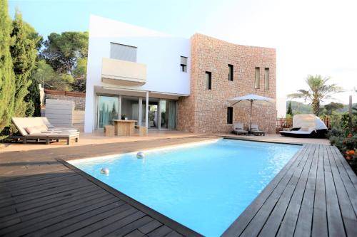 Modern Villa Montecristo