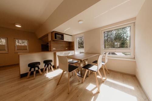 2 bedrooms, 3 beds