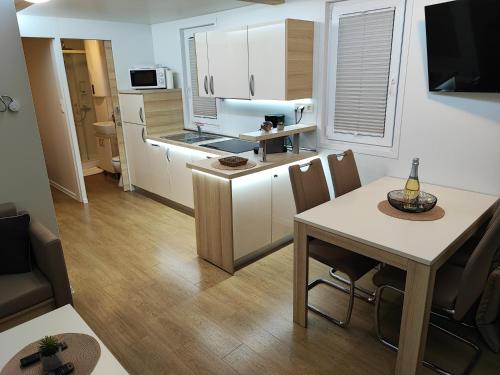 Konyha, SEA LUX FLOATING HOUSE AJDA Portorose in Lucija