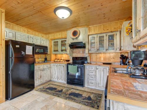 Eden's View 3 Bedrooms Pool Table Hot Tub Pool Access Views Sleeps 6 - image 14