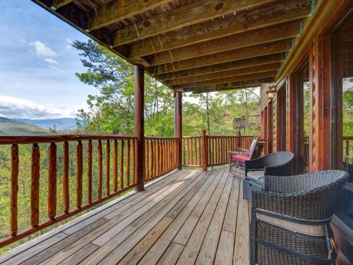 Edens View, 3 Bedrooms, Pool Table, Hot Tub, Pool Access, Views, Sleeps 6 in Gatlinburg, USA