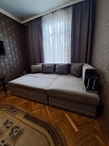 1 king bed, 1 double bed