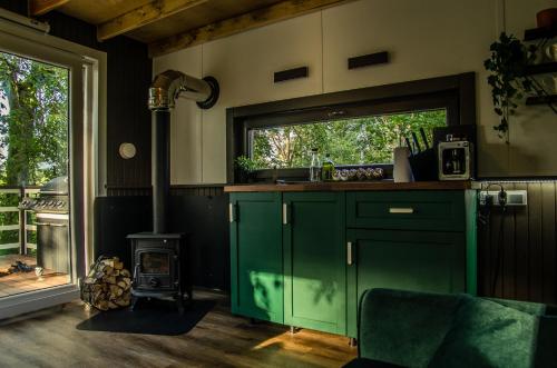Strazdu Ligzda Off grid treehouse in Liepkalni