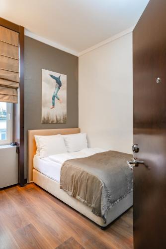 Quentin Design Hotel Berlin - Tap to explore photos
