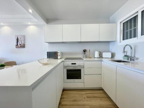 Poniente Beach Modern Apartment - image 4