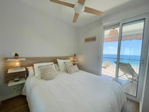 Poniente Beach Modern Apartment - image 5