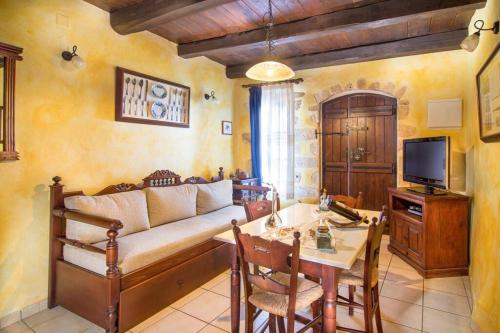 Samonas - 5 maisonettes with breathtaking views, Chania Town (photo 6)
