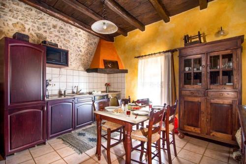 Samonas - 5 maisonettes with breathtaking views, Chania Town (photo 10)