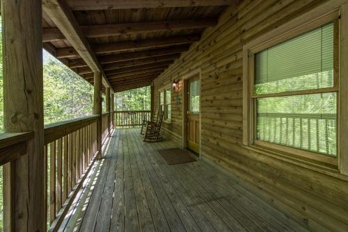 Fawn Cabin, 1 Bedroom, Sleeps 4, Hot Tub, Private, Pets, Gas Fireplace