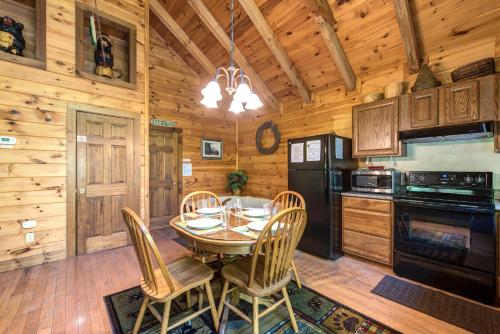 Fawn Cabin, 1 Bedroom, Sleeps 4, Hot Tub, Private, Pets, Gas Fireplace