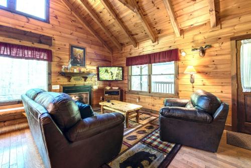 Fawn Cabin, 1 Bedroom, Sleeps 4, Hot Tub, Private, Pets, Gas Fireplace