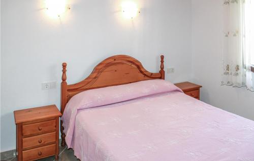 Awesome home in Tosal with Outdoor swimming pool WiFi and 4 Bedrooms - image 8