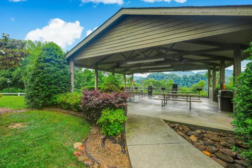 Dream a Little Dream Whispering Pines 411 in Pigeon Forge, USA