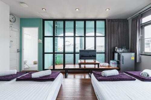 2 queen beds