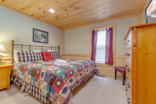 Gentle Ben’s Den 4 Bedrooms Pool Access Air Hockey WiFi Sleeps 12 - image 3