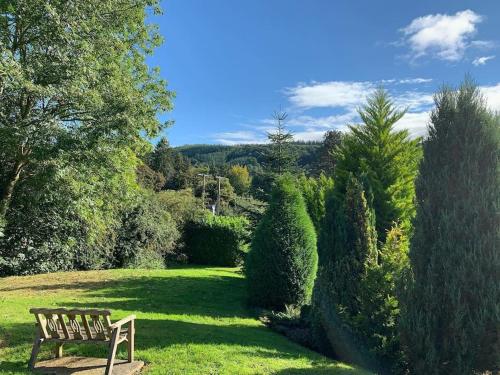Solid Log Cabin With Private Hot Tub - Oak in Aymestrey