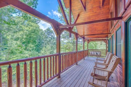 Hemlock Manor, 3 Bedrooms, Sleeps 10, WiFi, Game Room, Hot Tub, Fireplace in Gatlinburg, USA