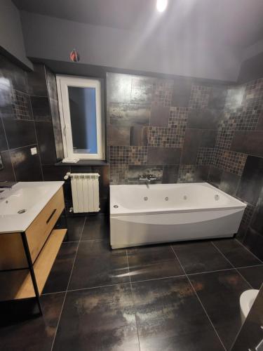 50 SFUMATURE DI SUITE - image 4