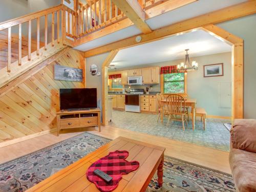 Eagle Creek, 2 Bedrooms, Hot Tub, Porch, Sleeps 6 in Gatlinburg, USA