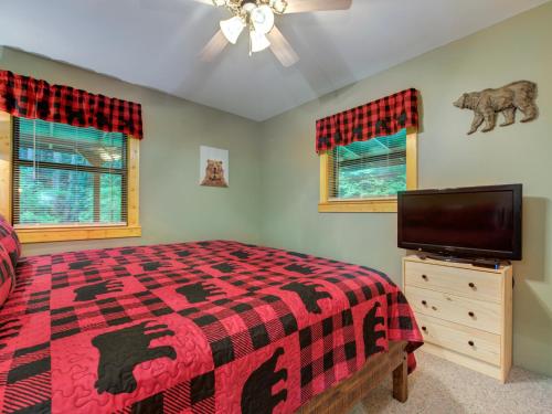 Eagle Creek, 2 Bedrooms, Hot Tub, Porch, Sleeps 6 in Gatlinburg, USA