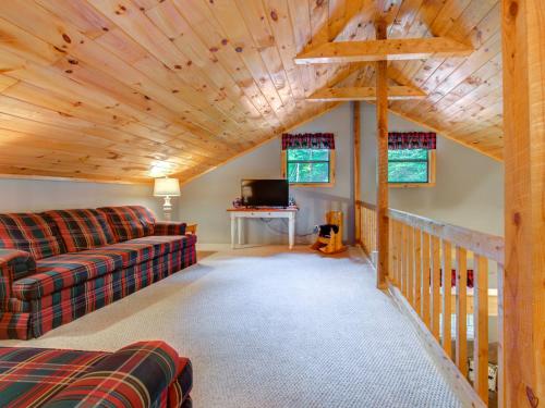 Eagle Creek 2 Bedrooms Hot Tub Porch Sleeps 6 - image 14