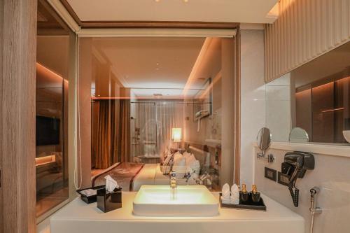 room detail thumbnail 2