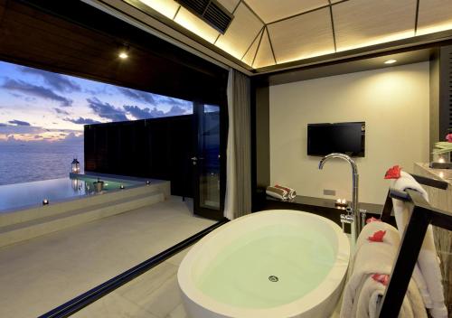 room detail thumbnail 2