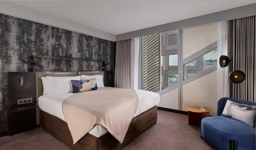 Montcalm East, Autograph Collection - 3