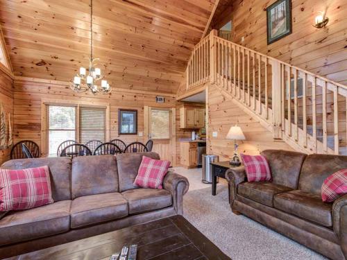 Highpoint Escape, 3 Bedrooms, Mountain Views, Hot Tub, WiFi, Sleeps 10