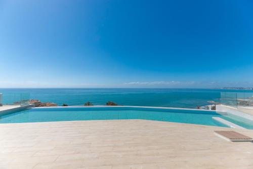 VB Navio´s 3BDR Dream Views Apt - Tap to explore photos
