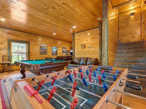 Old Hickory Lodge 4 Bedrooms Sleeps 18 WiFi Theater Room Hot Tub - image 14