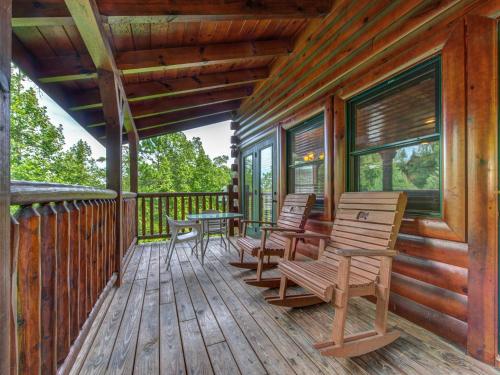 Old Hickory Lodge 4 Bedrooms Sleeps 18 WiFi Theater Room Hot Tub - image 13