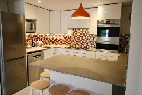 Vernon Place town centre Vernon Cottage 3-bed with parking 1A Vernon Court 2-bed with parking 1B studio no parking off the High Street next to Sandford Park - image 3
