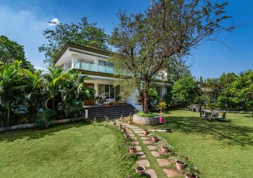 SaffronStays 7 Seas - 7BR pool villa with gazebo, bar & lawn, perfect for celebrations near Mandwa J - Alibaug