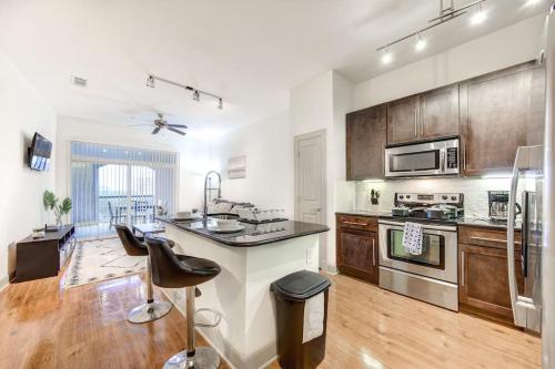 Resort-style Pool, Gym/Garage, 1Br, Medical Center in Houston, USA