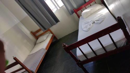 2 twin beds
