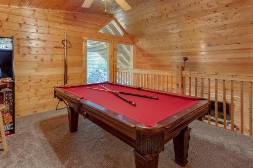 A Mountain Paradise 2 Bedrooms Sleeps 6 Pool Access Hot Tub Pool Table - image 2