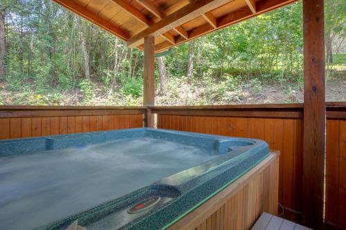 A Mountain Paradise 2 Bedrooms Sleeps 6 Pool Access Hot Tub Pool Table - image 11