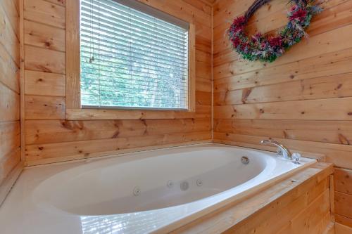 A Mountain Paradise 2 Bedrooms Sleeps 6 Pool Access Hot Tub Pool Table - image 14