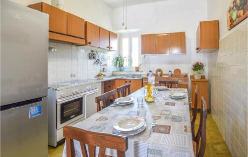 2 Bedroom Nice Home In Capezzano Pianore