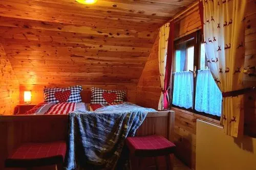 Idyllische Zirbenholz Alpin Huette in Turracher Höhe, Österreich