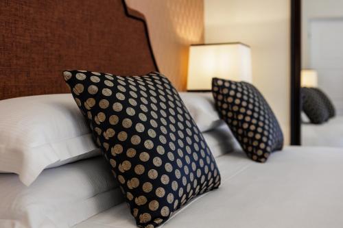 King Room image 3