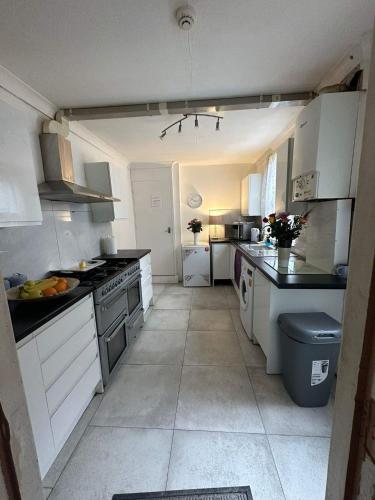 Luton Town House Near AIRPORT - Bendish