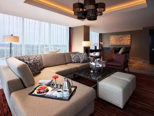 ลีฟ! กาสิโน แอนด์ โฮเต็ล บัลติมอร์ วอชิงตัน แอร์พอร์ต - บีดับเบิลยูไอ (Live! Casino & Hotel Baltimore Washington Airport - BWI) in ฮาโนเวอร์ (MD)