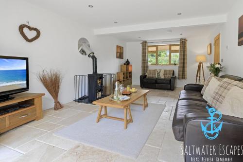 Boundary Cottage - Spacious Homely Cottage With Log Burner and Garden